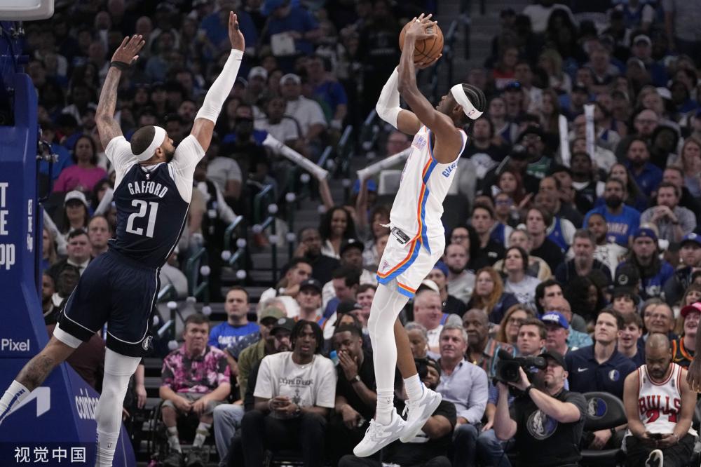 起了羽毛球 起了羽毛球