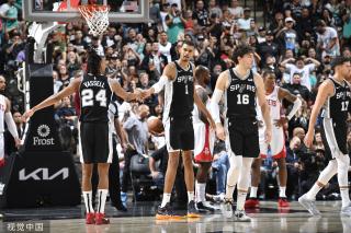 赛场辉煌背 赛场辉煌背