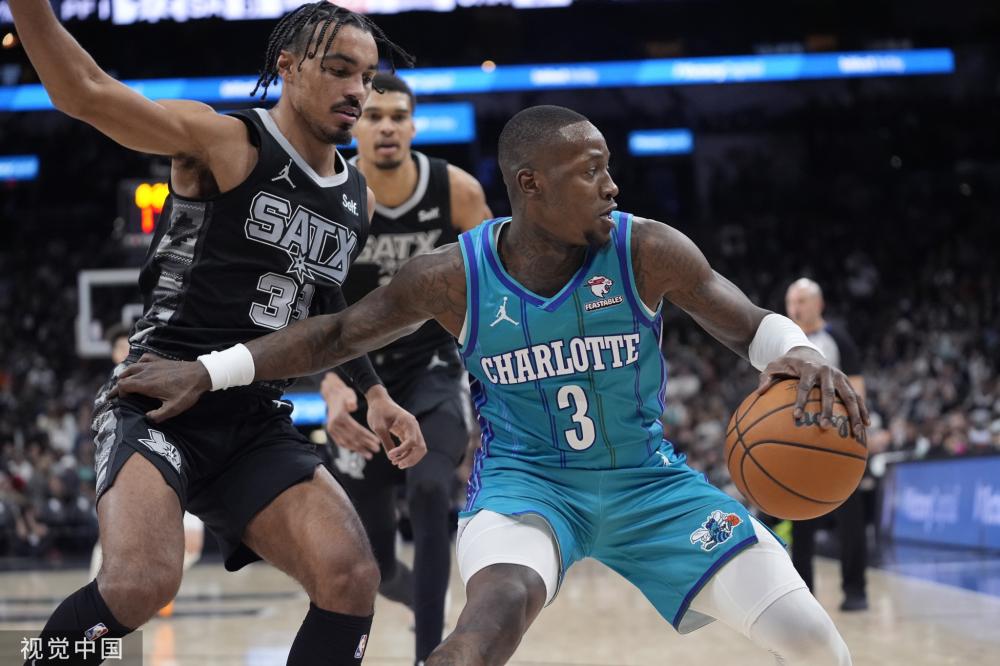 两名选手在 两名选手在